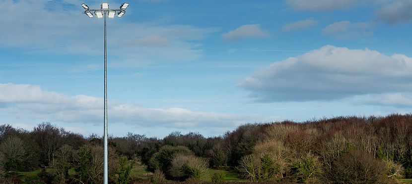 Umweltlotterie: Umweltfreundliche Beleuchtung zum Schutz von Tieren und Insekten durch LED-Flutlicht
